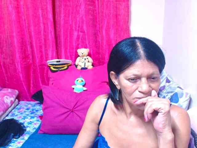 SLUTTYROXY webcam