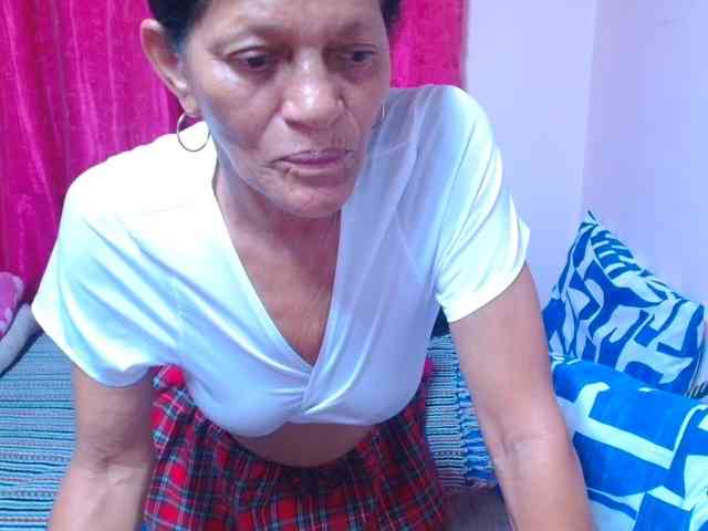 SLUTTYROXY webcam