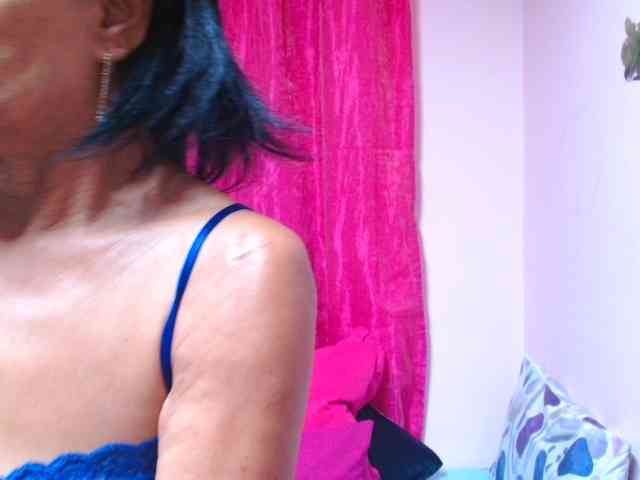 SLUTTYROXY webcam
