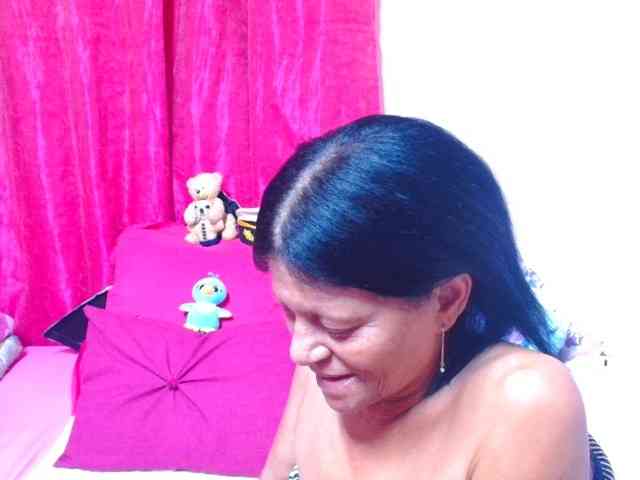 SLUTTYROXY webcam