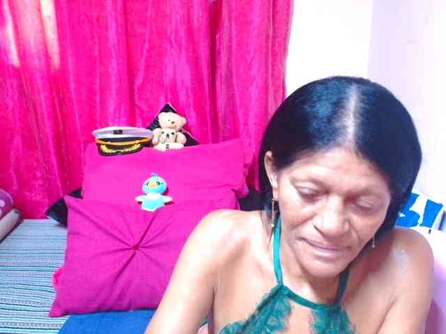 SLUTTYROXY webcam