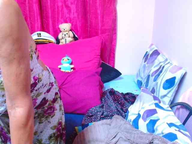 SLUTTYROXY webcam