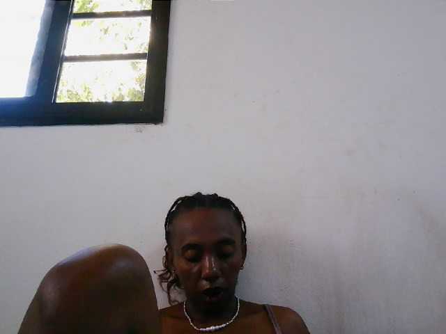 Sinah live cam on BongaCams