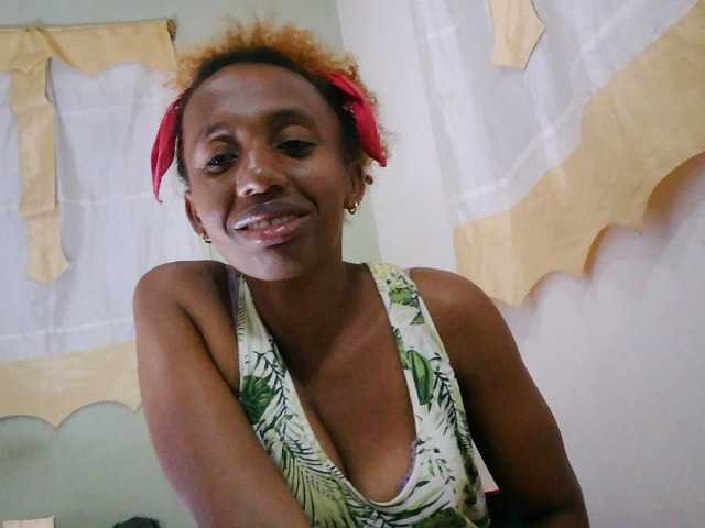Sinah live cam on BongaCams