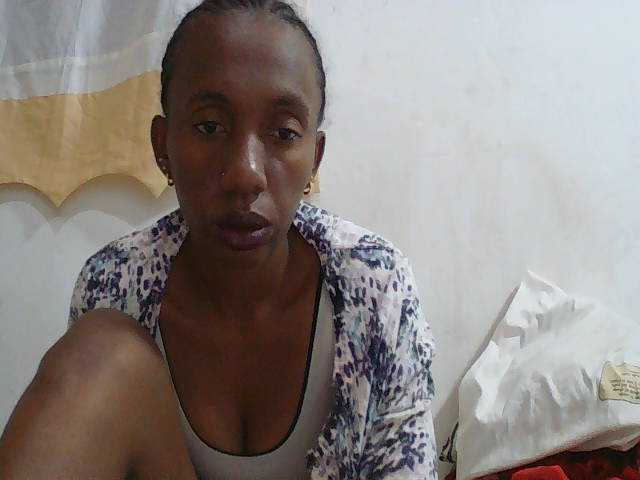 Sinah live cam on BongaCams