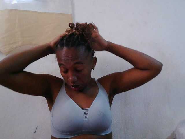 Sinah live cam on BongaCams