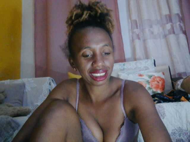 Sinah live cam on BongaCams