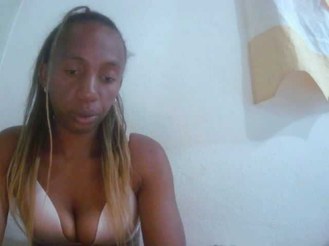 Sinah live cam on BongaCams