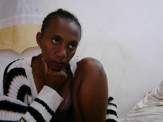 Sinah live cam on BongaCams