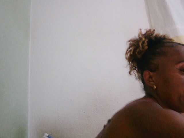 Sinah live cam on BongaCams