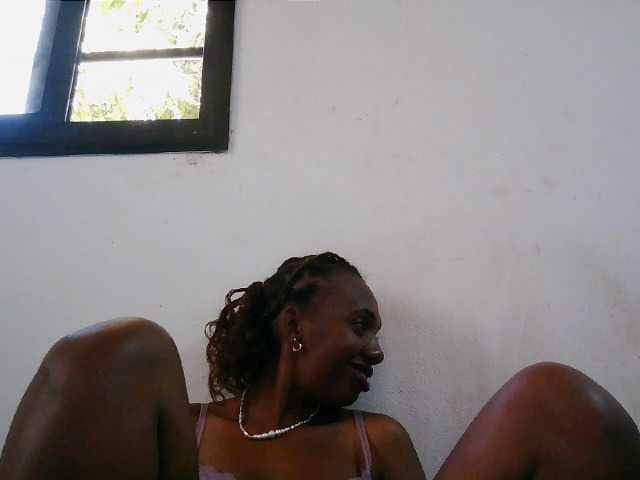 Sinah live cam on BongaCams
