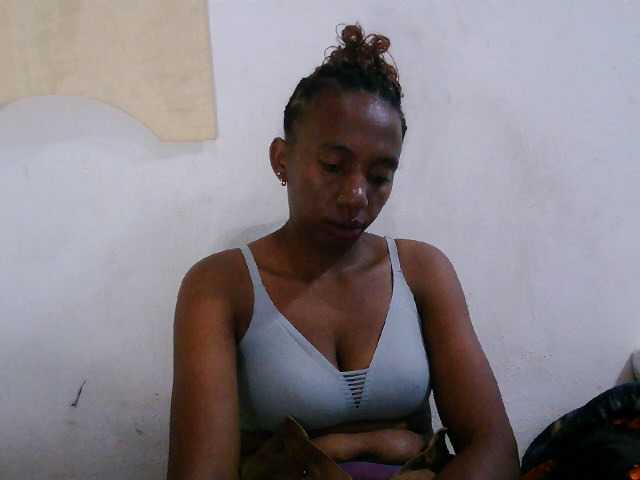 Sinah live cam on BongaCams