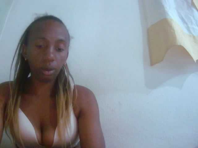 Sinah live cam on BongaCams