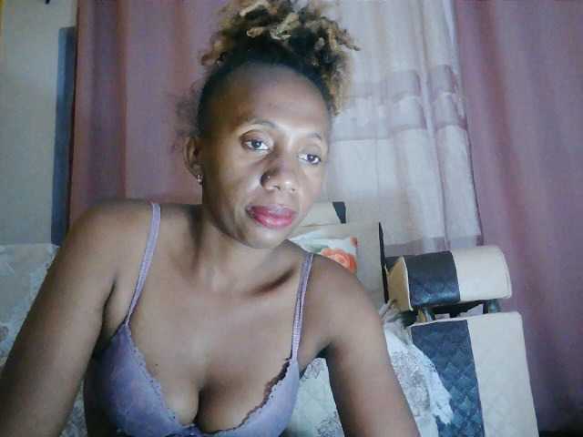 Sinah live cam on BongaCams