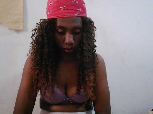 Sinah live cam on BongaCams
