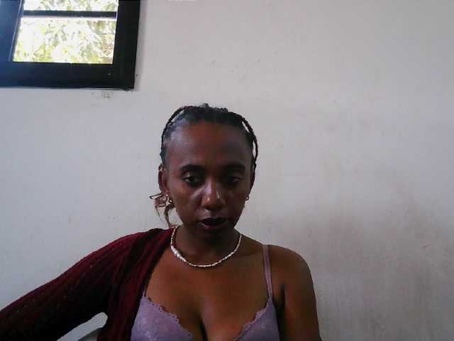 Sinah live cam on BongaCams