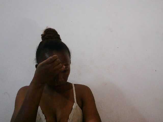 Sinah live cam on BongaCams