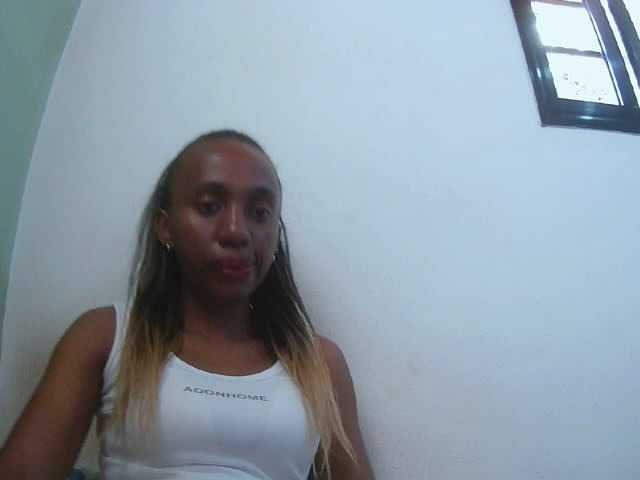Sinah live cam on BongaCams