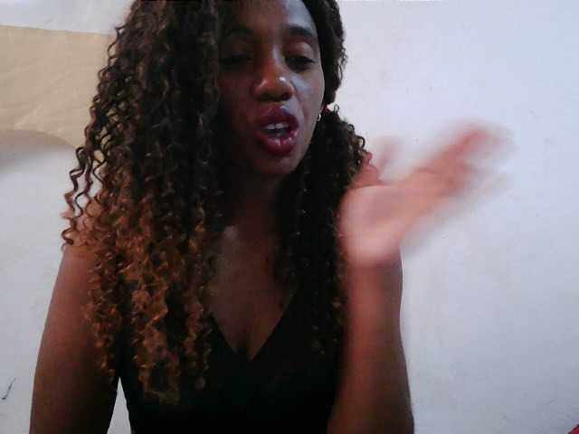 Sinah live cam on BongaCams