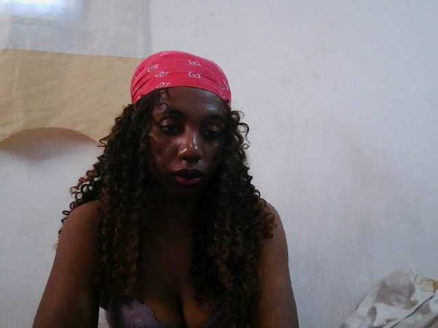 Sinah live cam on BongaCams