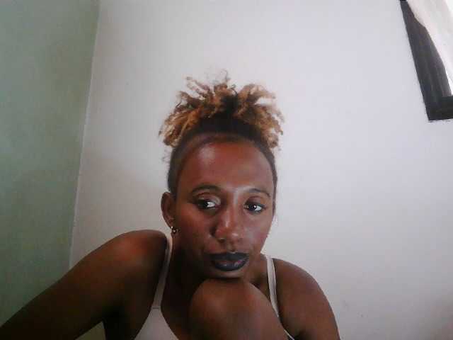 Sinah live cam on BongaCams