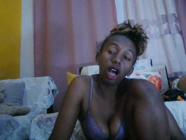 Sinah live cam on BongaCams