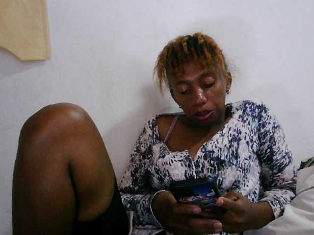 Sinah live cam on BongaCams