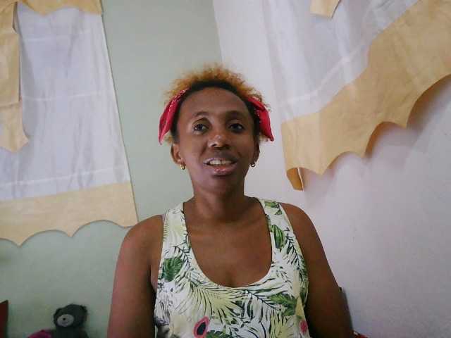 Sinah live cam on BongaCams