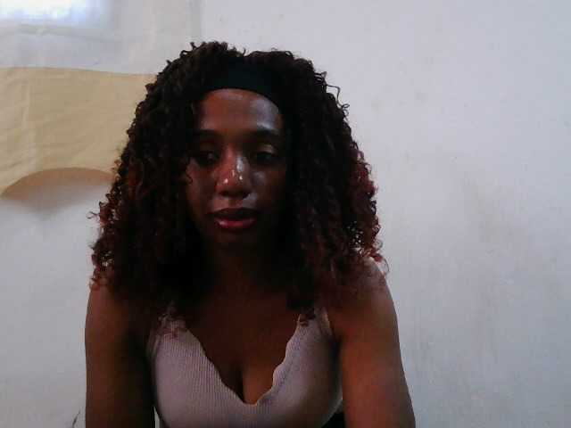Sinah live cam on BongaCams