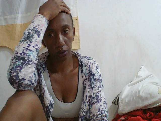 Sinah live cam on BongaCams