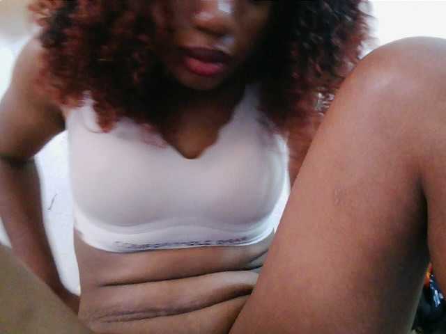 Sinah live cam on BongaCams