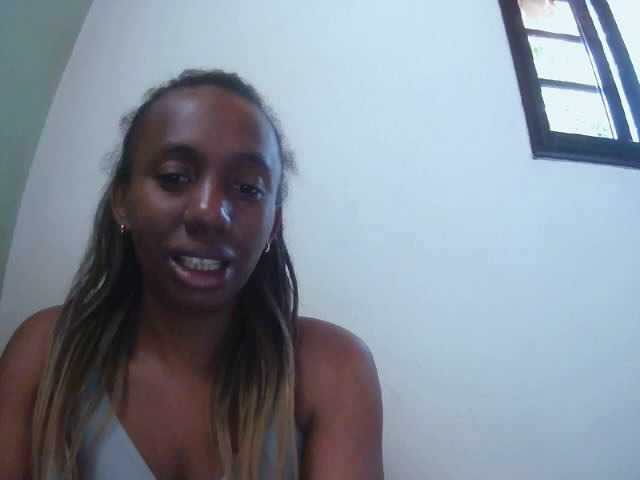 Sinah live cam on BongaCams