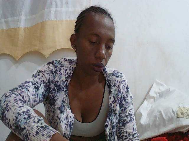 Sinah live cam on BongaCams