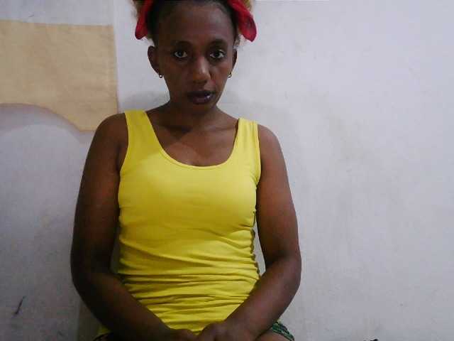 Sinah live cam on BongaCams