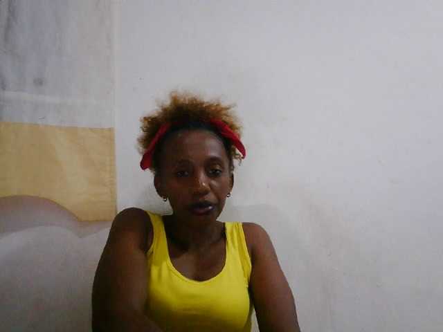 Sinah live cam on BongaCams