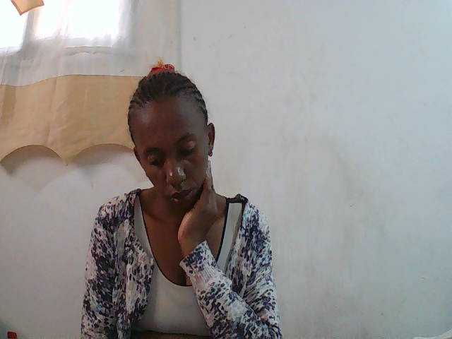 Sinah live cam on BongaCams