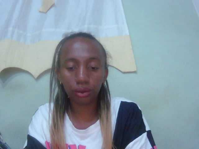 Sinah live cam on BongaCams