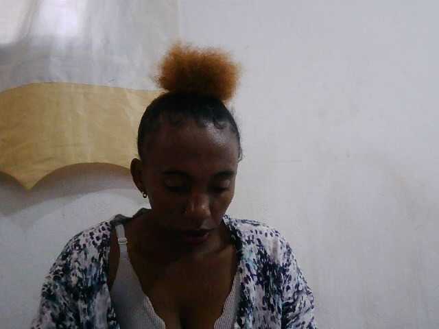 Sinah live cam on BongaCams