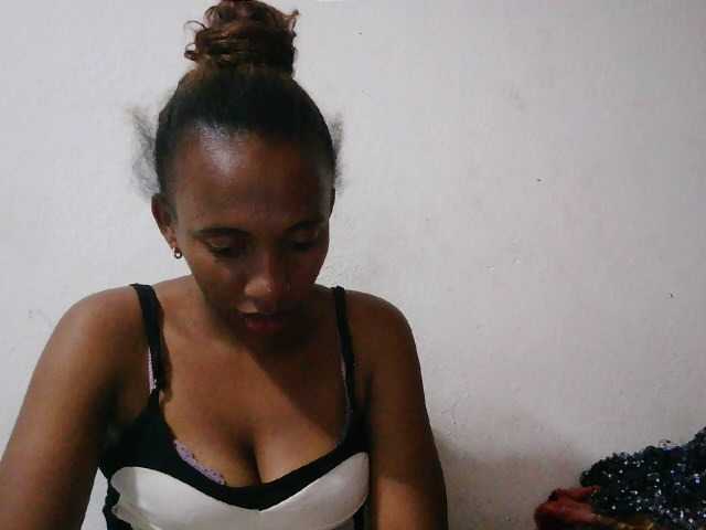 Sinah live cam on BongaCams