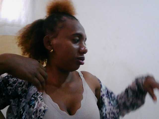 Sinah live cam on BongaCams