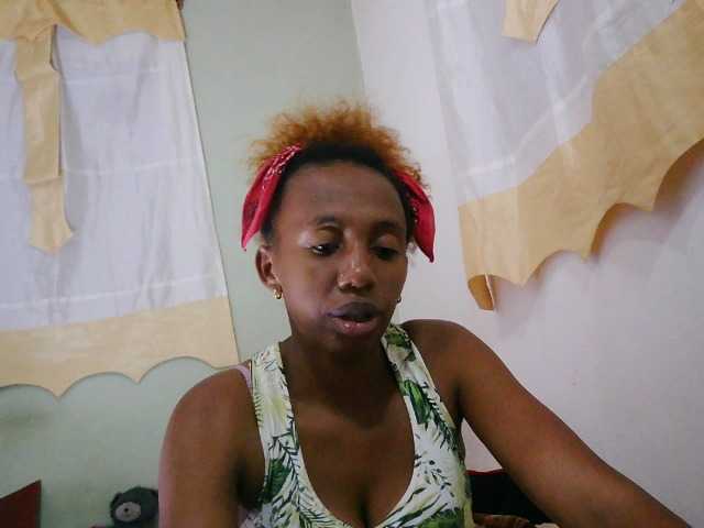 Sinah live cam on BongaCams