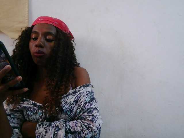 Sinah live cam on BongaCams