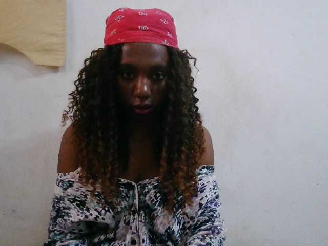 Sinah live cam on BongaCams