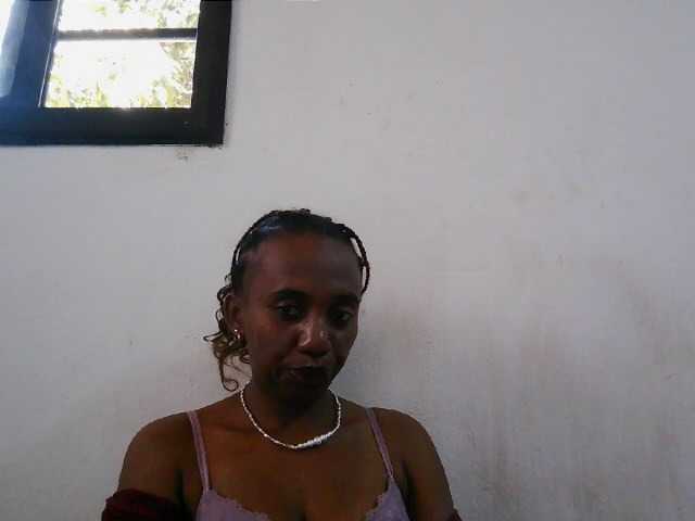 Sinah live cam on BongaCams