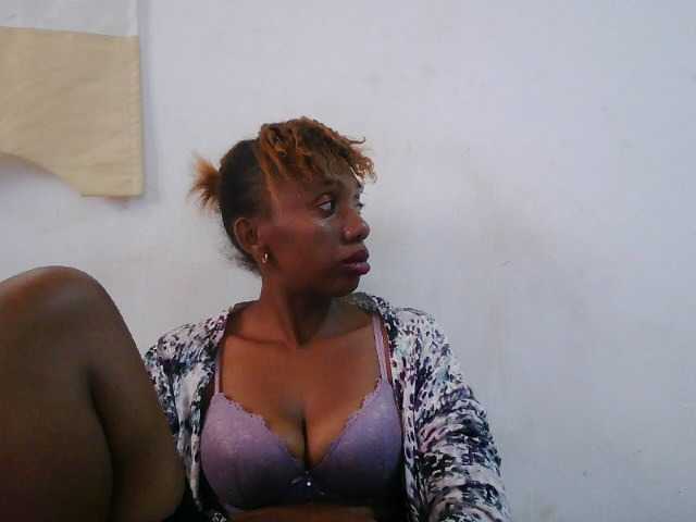 Sinah live cam on BongaCams