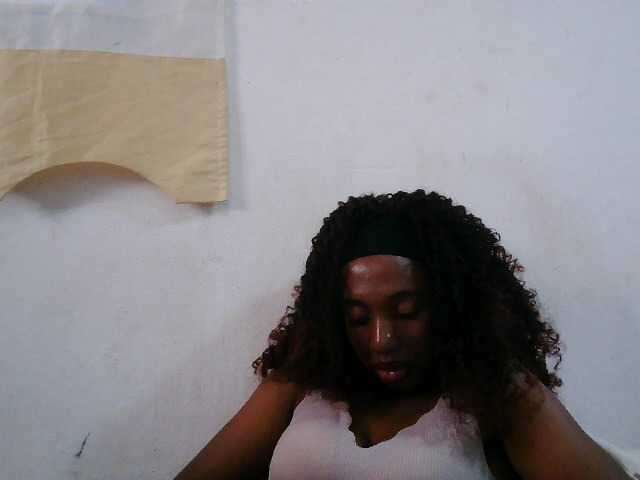 Sinah live cam on BongaCams