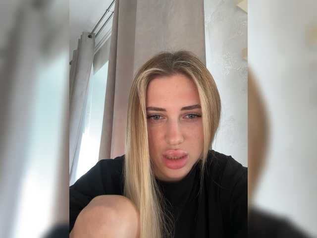 Alina-13-1 webcam