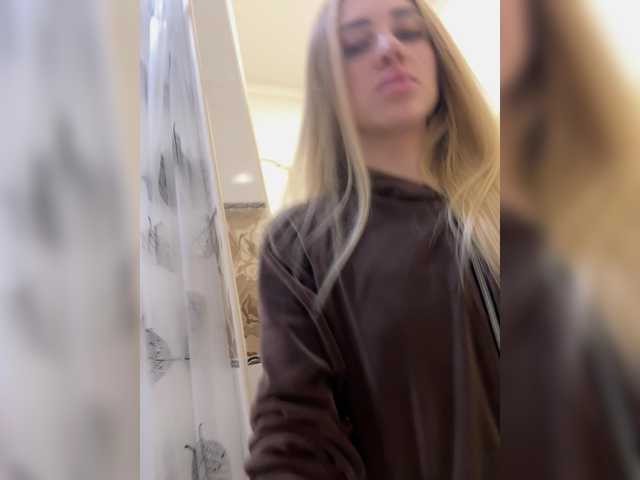 Alina-13-1 live cam on BongaCams