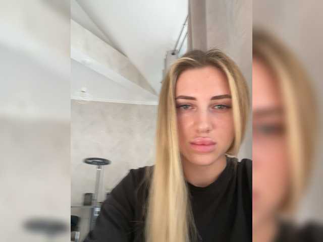 Alina-13-1 webcam