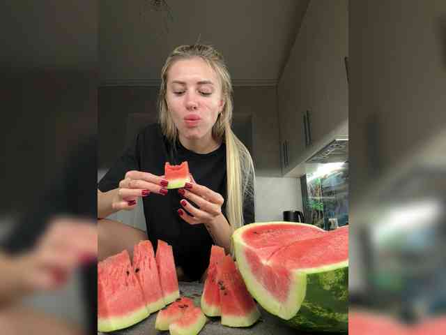 Alina-13-1 webcam